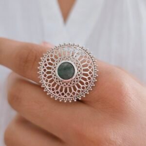 Anillo con piedra natural