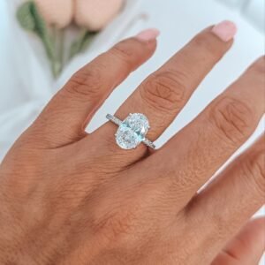 Anillo con circonia grande