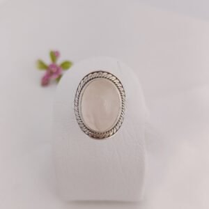 Anillo con cuarzo rosa