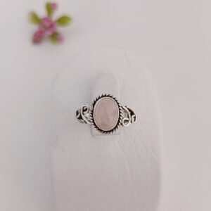 Anillo con cuarzo rosa