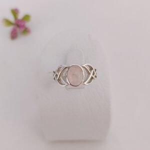 Anillo con cuarzo rosa