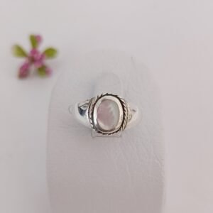 Anillo con piedra natural