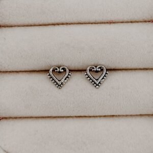 Ares de corazón calado