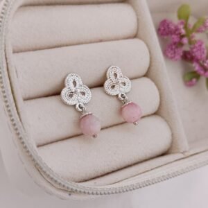 Aretes de trébol con ópalo rosa