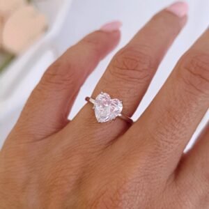 Anillo de corazón grande con circonia