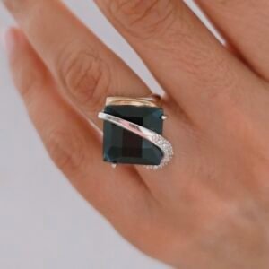Anillo con circonia azul
