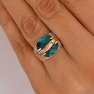 Anillo con circonia turquesa