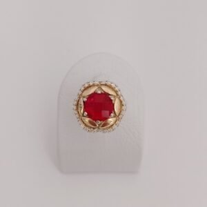 Anillo de rosa con circonia roja