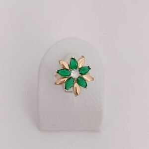 Anillo de flor con circonia verde
