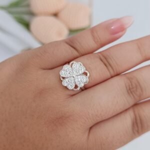 Anillo de trébol giratorio