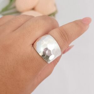 Anillo martillado