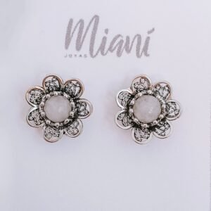 Aretes de flor con cuarzo lechozo