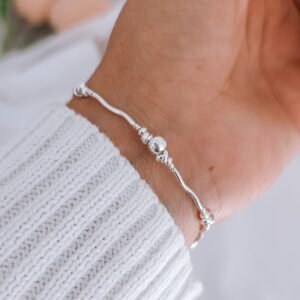 Pulsera de bolitas desiguales