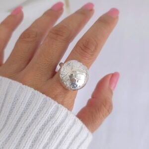 Anillo circular texturado