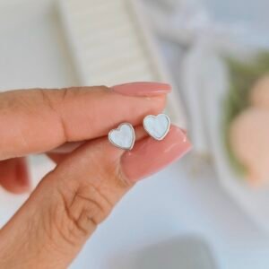 Aretes de corazón con nácar