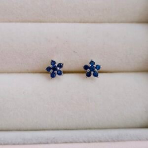 Aretes de flor azul