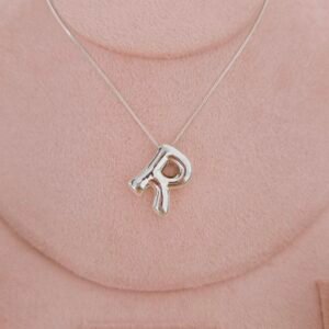 Cadena con inicial R