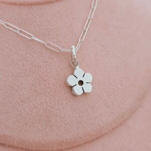 Cadena con dije flor