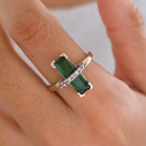 Anillo de circonia verde