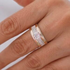 Anillo de circonia y doble línea