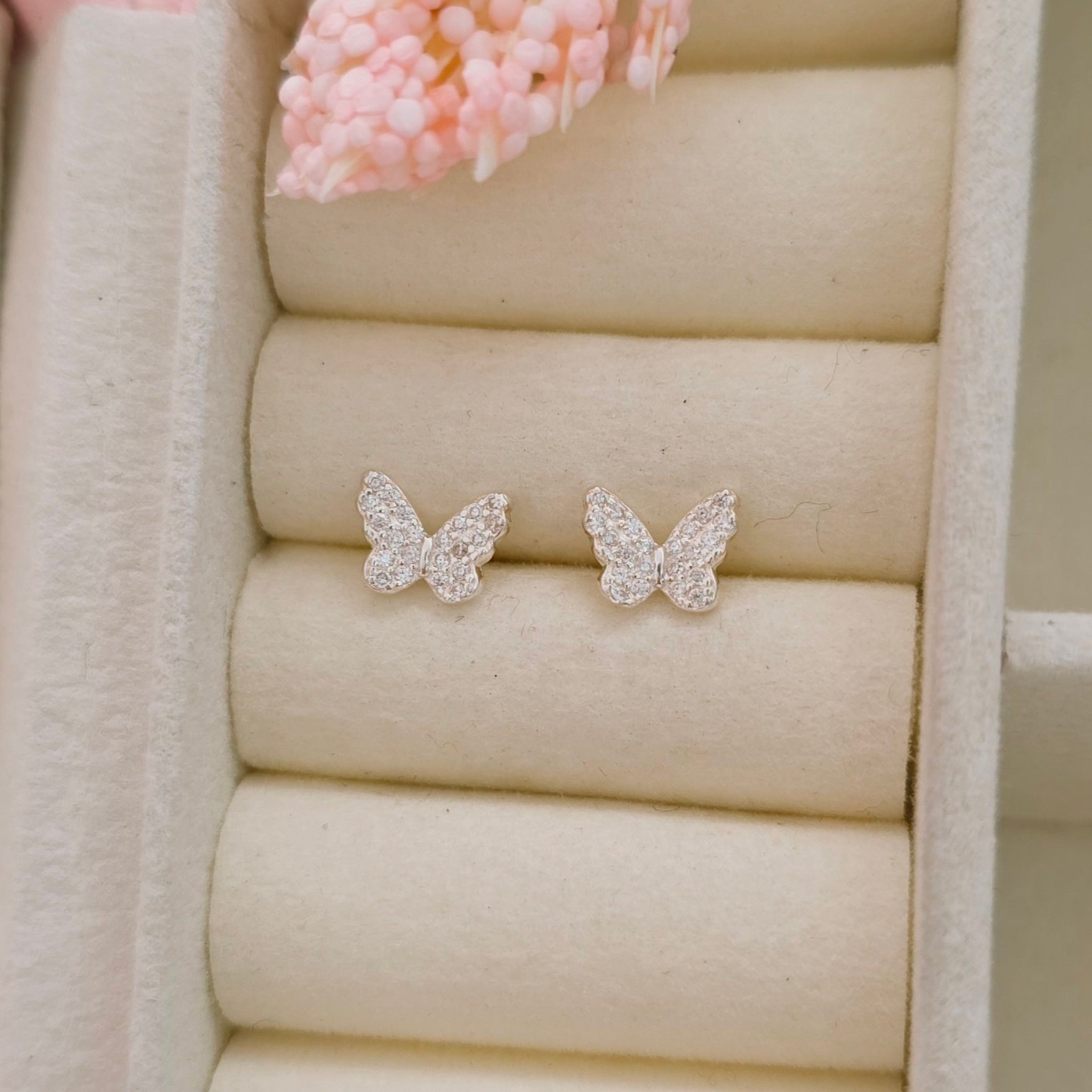 Aretes con mariposa