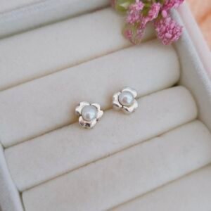 Aretes de flor y perla