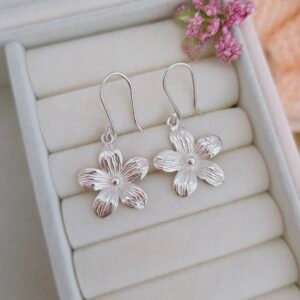 Aretes de flor colgantes