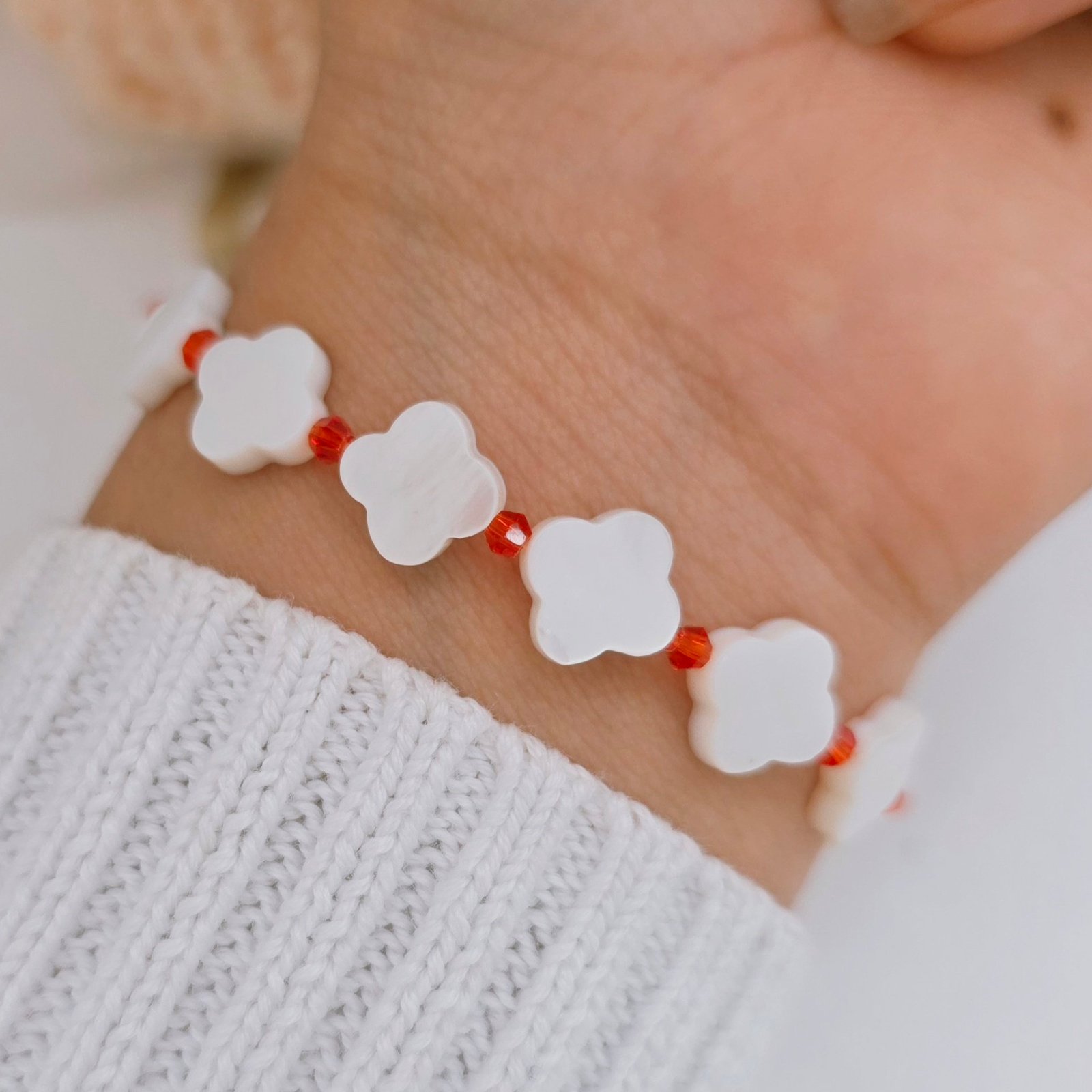 Pulsera trebol de concha nácar