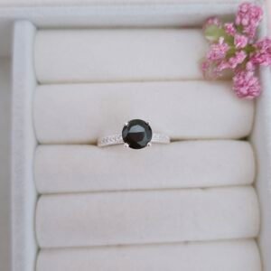 Anillo de circonia negra