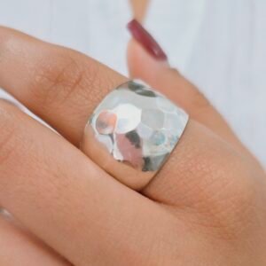 Anillo martillado
