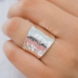 Anillo martillado
