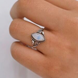 Anillo piedra lunar