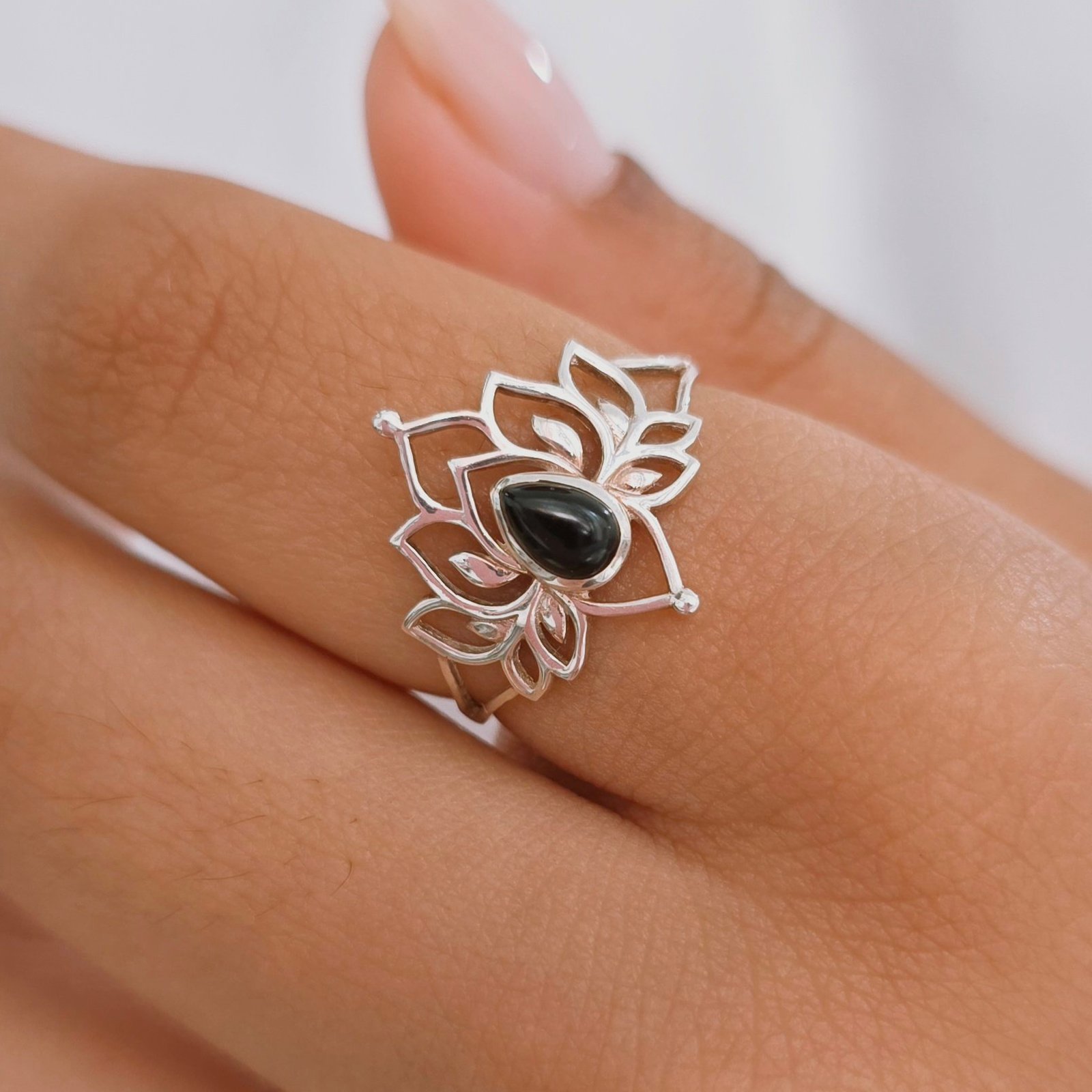 Anillo flor de loto