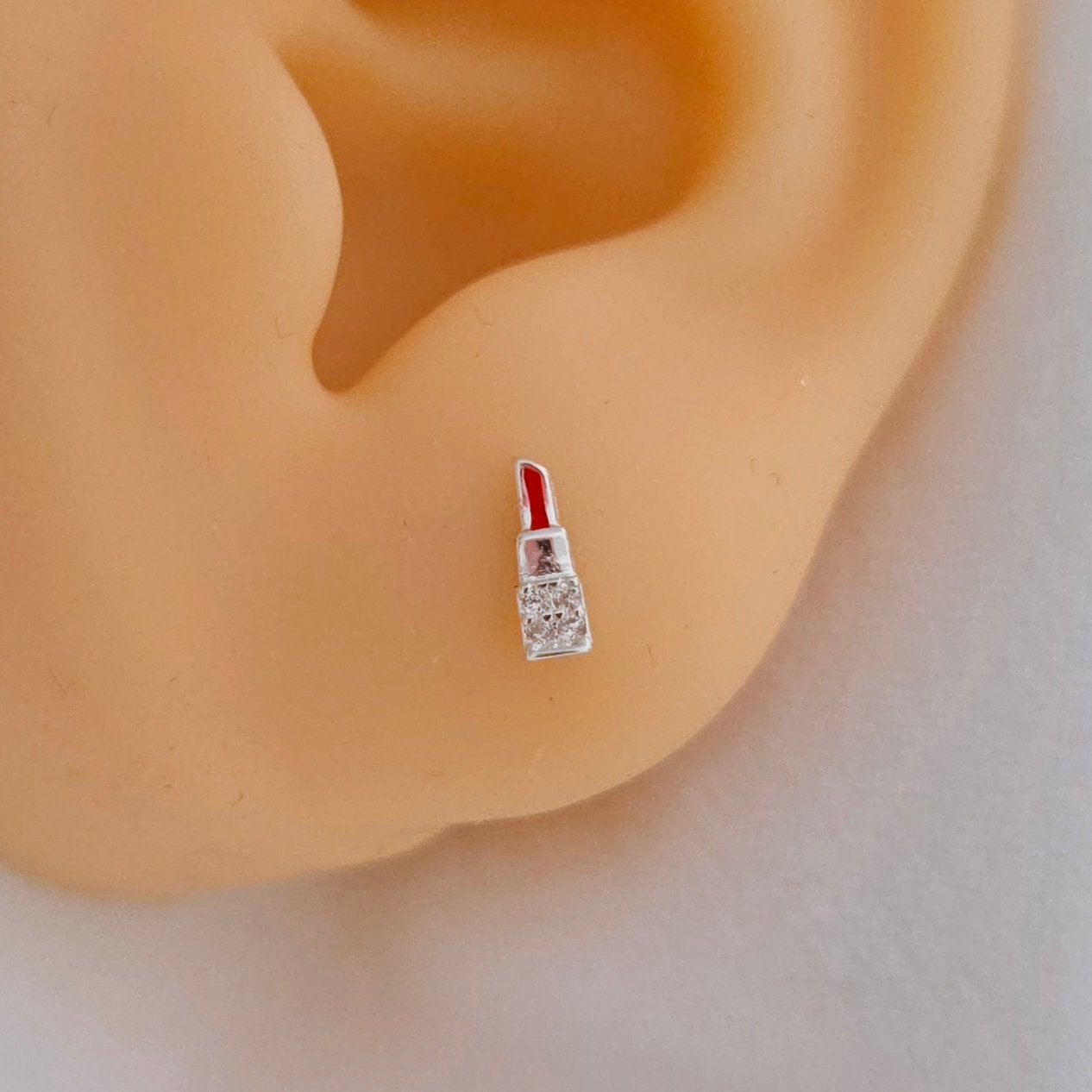 Aretes de labial rojo